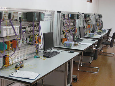 鄭州輕工業(yè)學(xué)院河南省信息化電器重點(diǎn)實(shí)驗(yàn)室歡迎您!